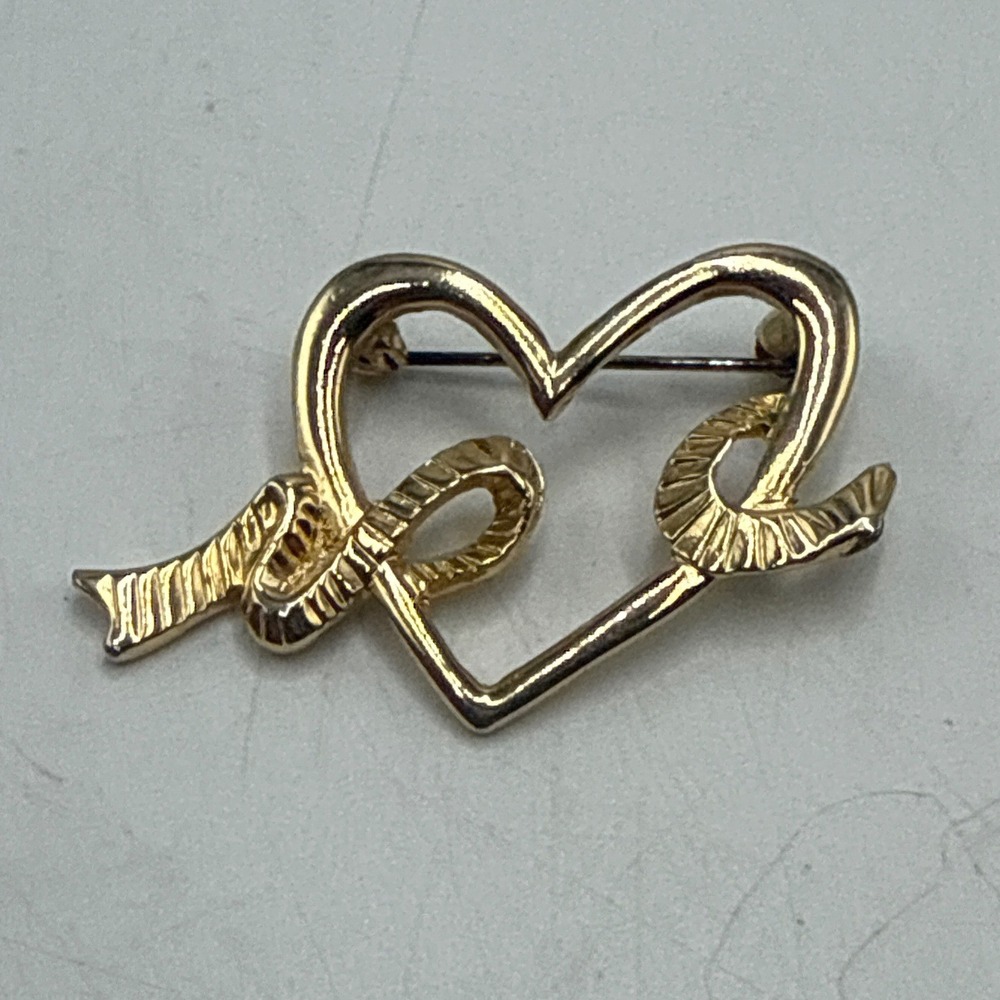 Vintage Gold Tone Open Heart Ribbon Wrap Brooch Pin Romantic Valentine Jewelry